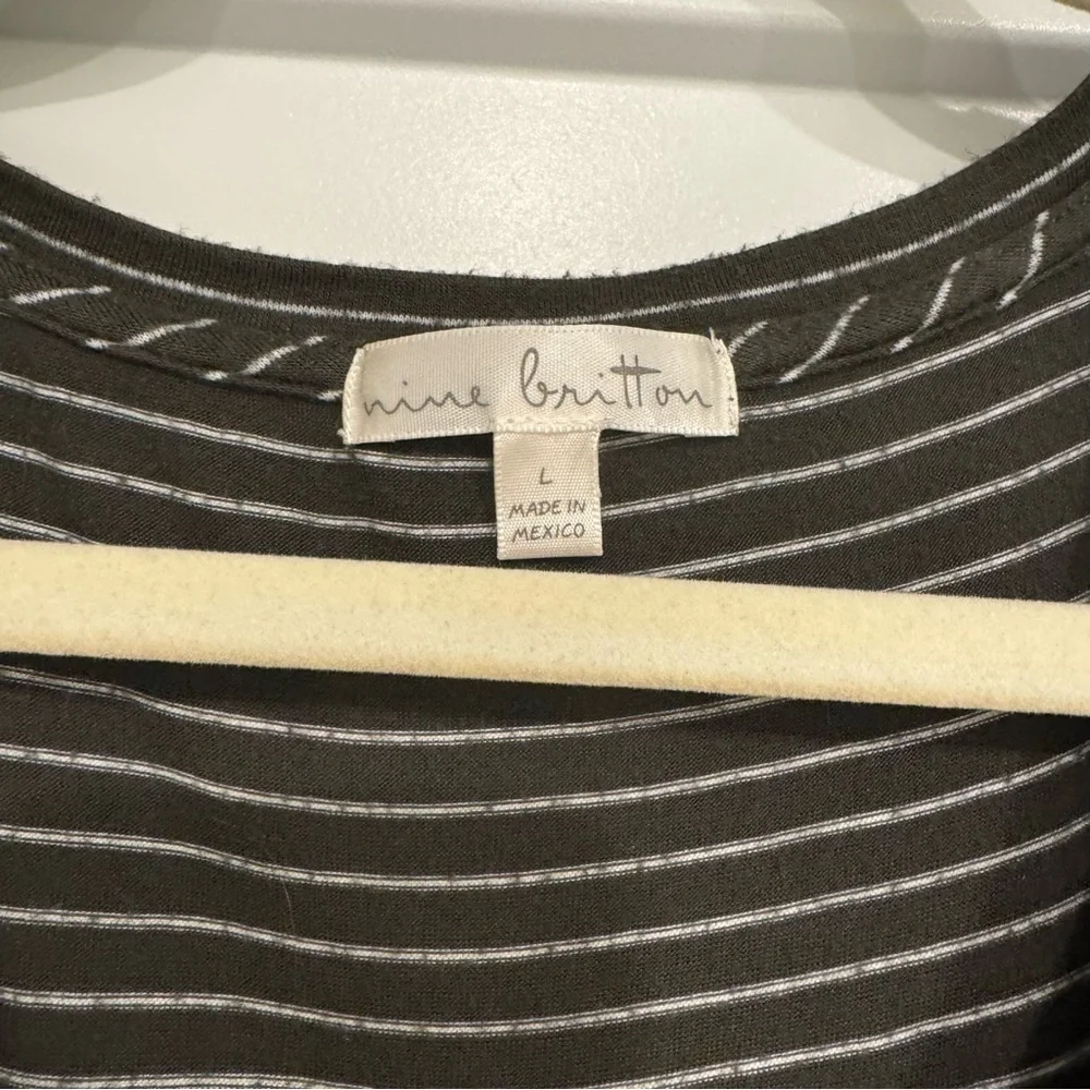 Women’s size Large | Nine Britton Tshirt - Picture 6 of 6